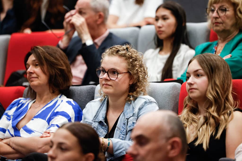 Public attentif lors des soutenances de projets en 3e année de Design Graphique à l’IFFDEC Rennes