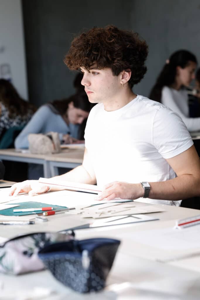 étudiant manipulation projet
