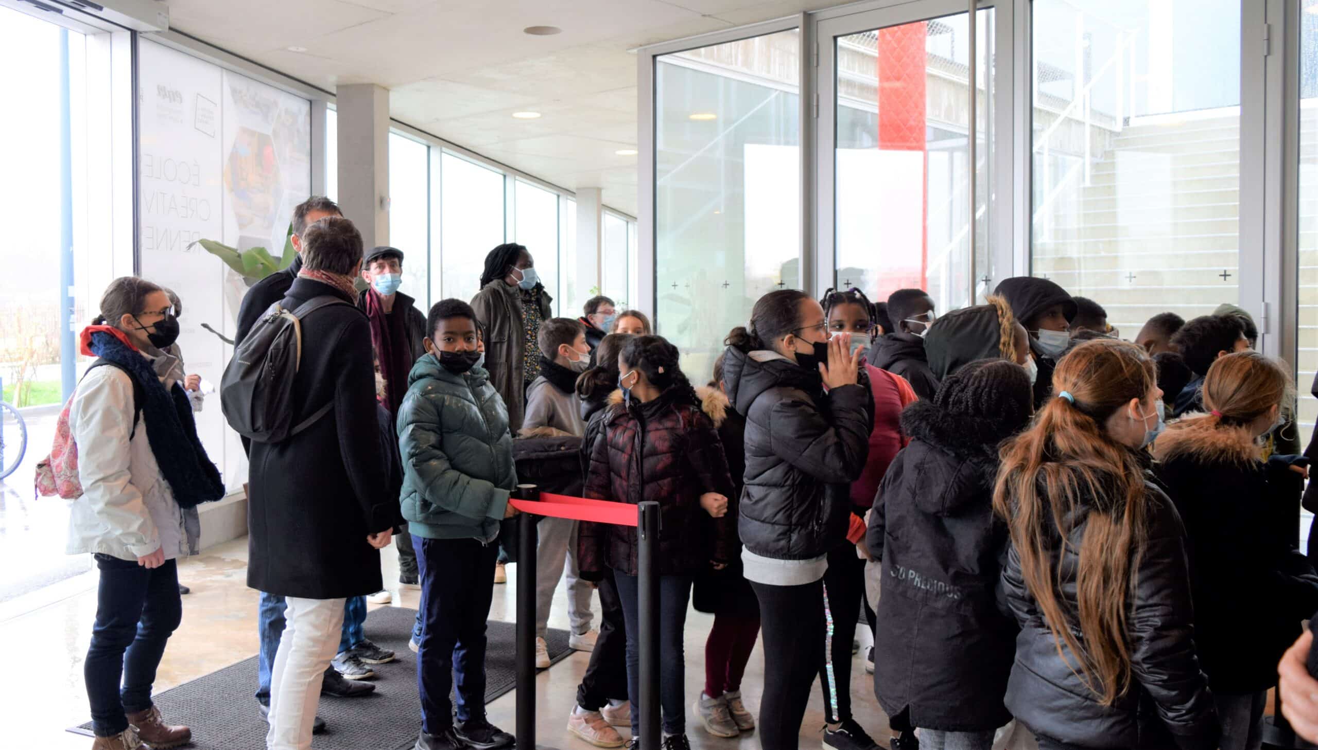 Arrivée des écoliers des Gantelles sur la campus créatif rennais 