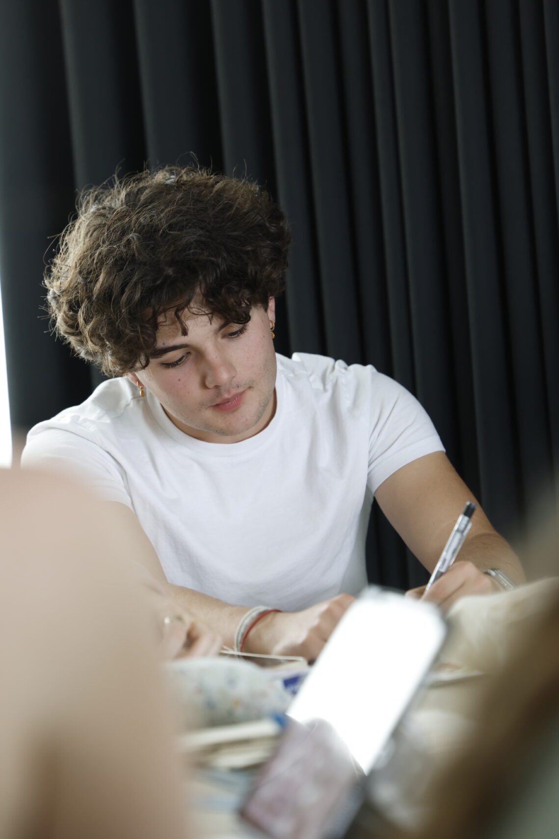 étudiant de l'iffdec en train de travailler